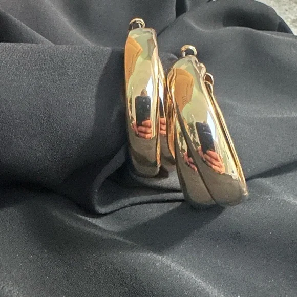 Fashion earrings, large hoops. - Picture 3 of 9